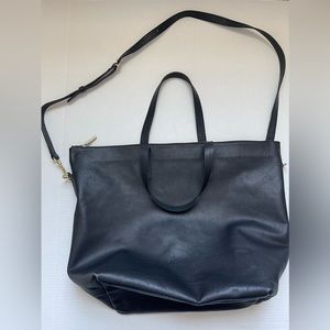 Cuyana Oversized Carryall Tote in Black Pebbled Leather